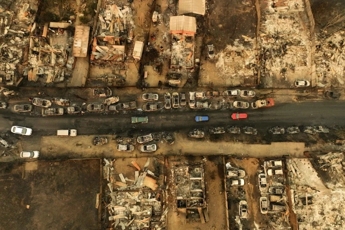 火災によって焼けた車両/Javier Torres/AFP/Getty Images